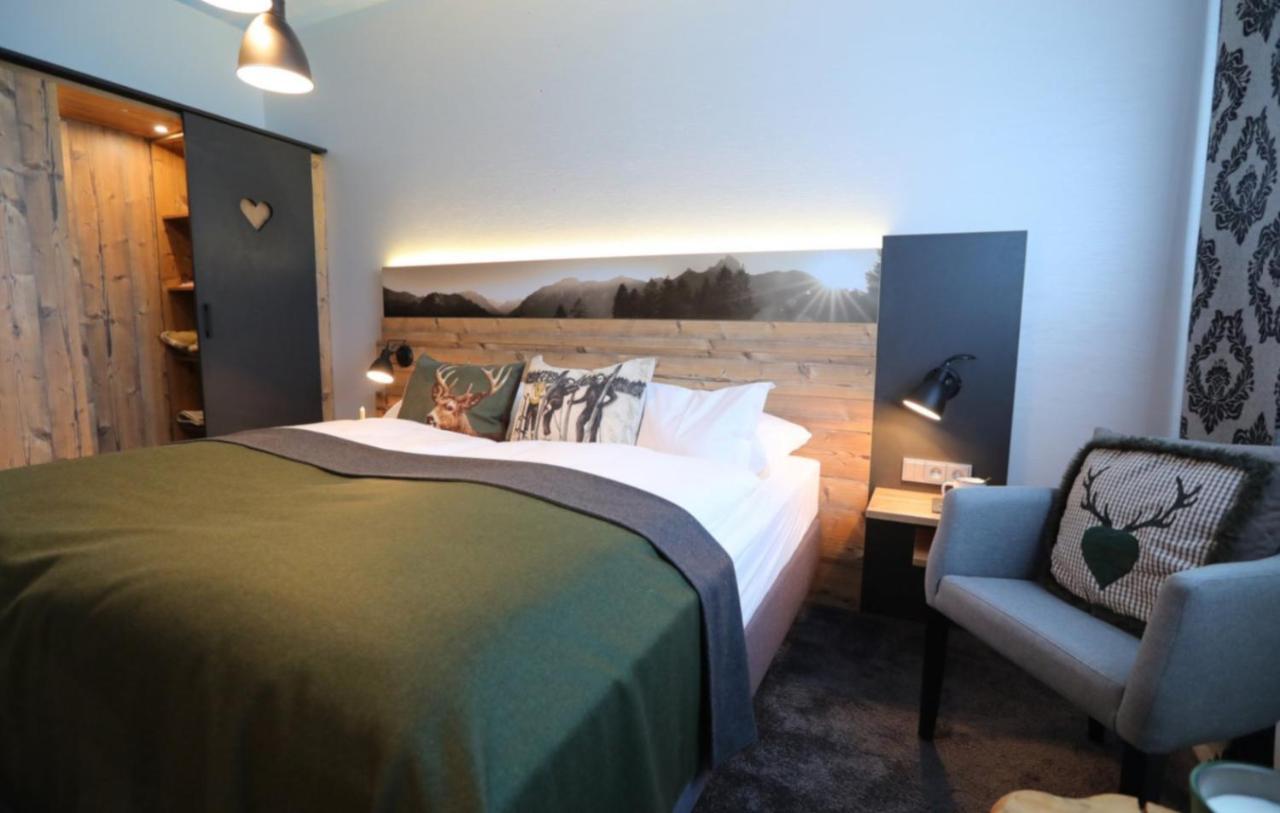 HomeHotel Salzberg Berchtesgaden Exterior foto A room at the Hotel Waldhaus Flims