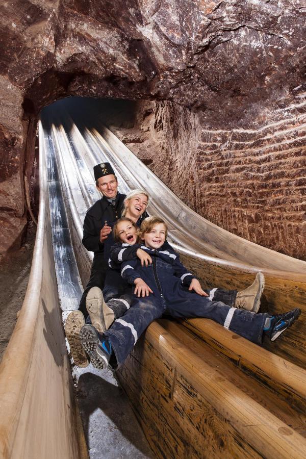 HomeHotel Salzberg Berchtesgaden Exterior foto Crown Prince Haakon, Crown Princess Mette-Marit, and their two children on a slide at the Salt Mine in 2009.