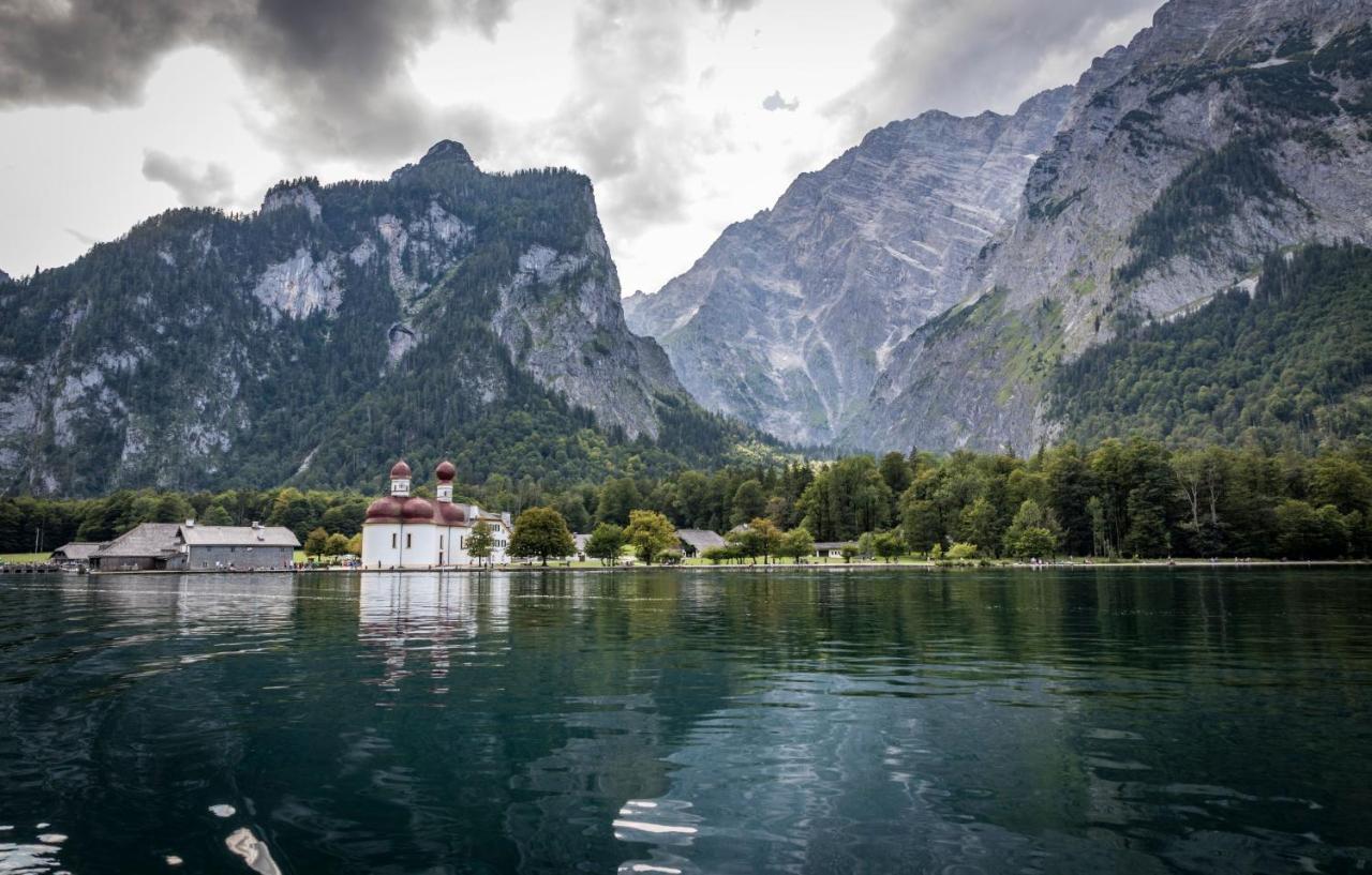 HomeHotel Salzberg Berchtesgaden Exterior foto The lake and the Alps
