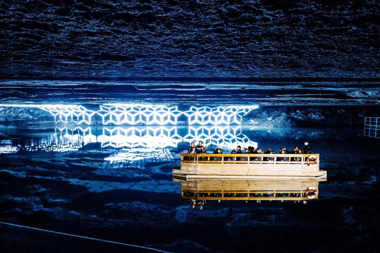 HomeHotel Salzberg Berchtesgaden Exterior foto The illuminated bridge at night